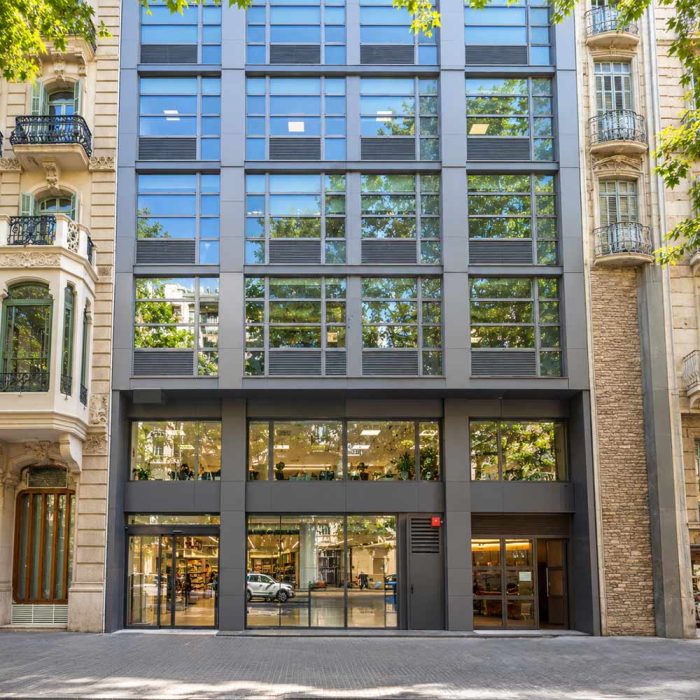 Fachada del edificio de Carrer del Rosselló, 188, en el Eixample de Barcelona, donde está el despacho de abogados de Ley de Segunda Oportunidad